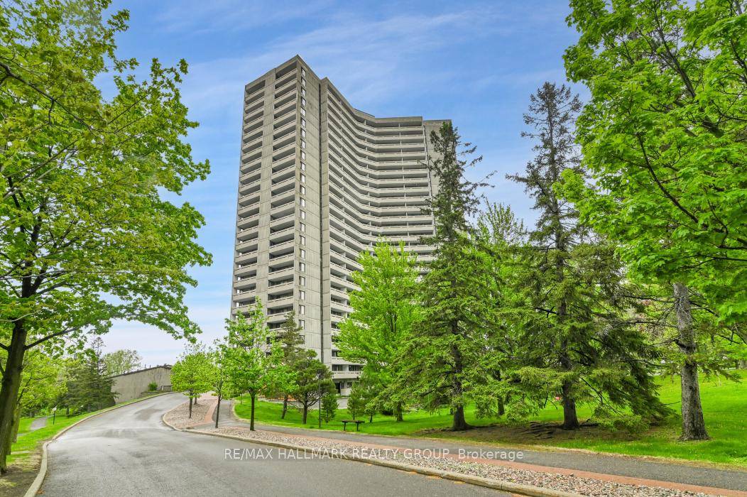 This is the one you have been waiting for Incredible unobstructed river view, and already renovated !