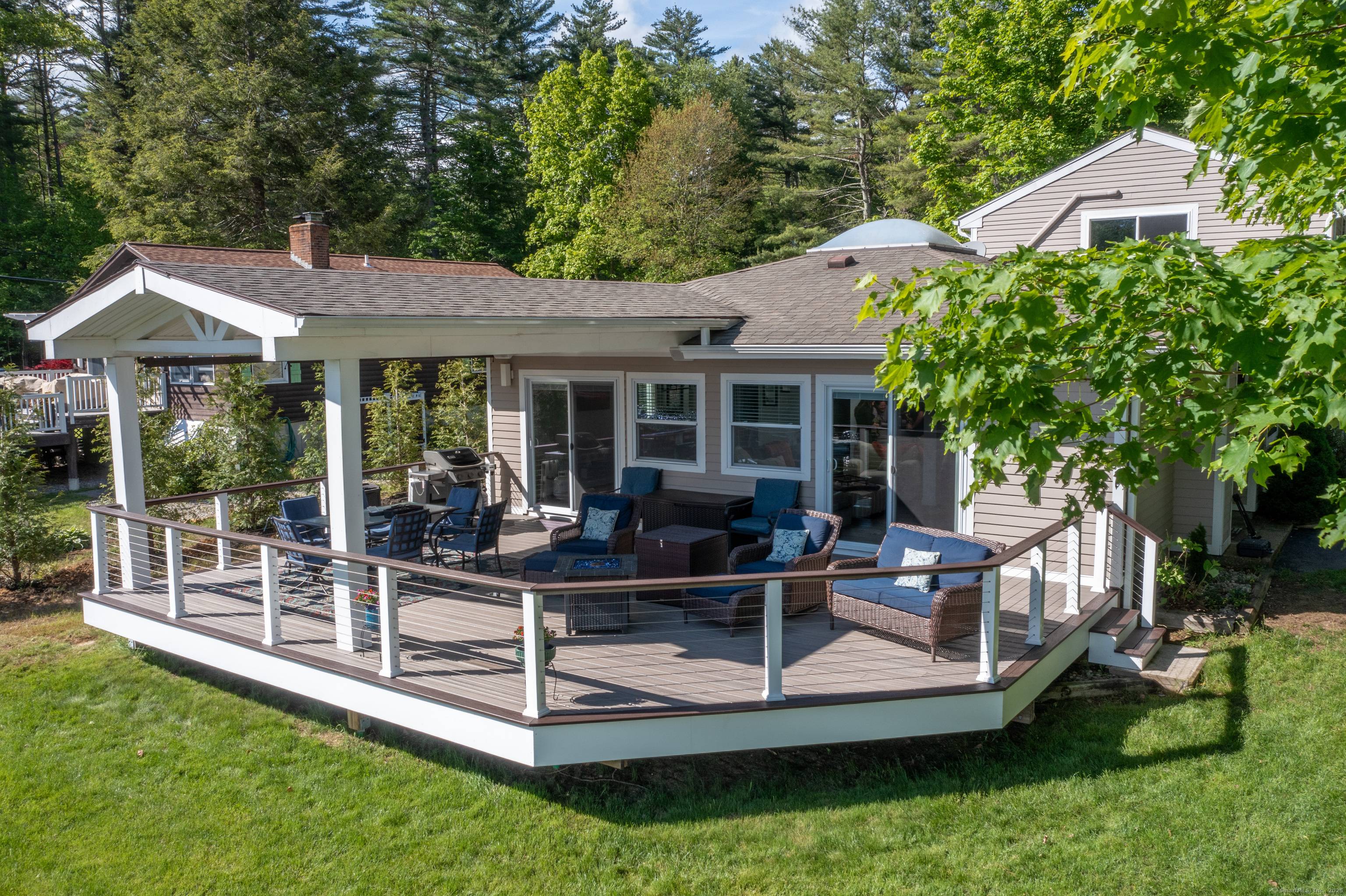 MOTIVATED SELLER Welcome to your summer getaway or year round oasis.