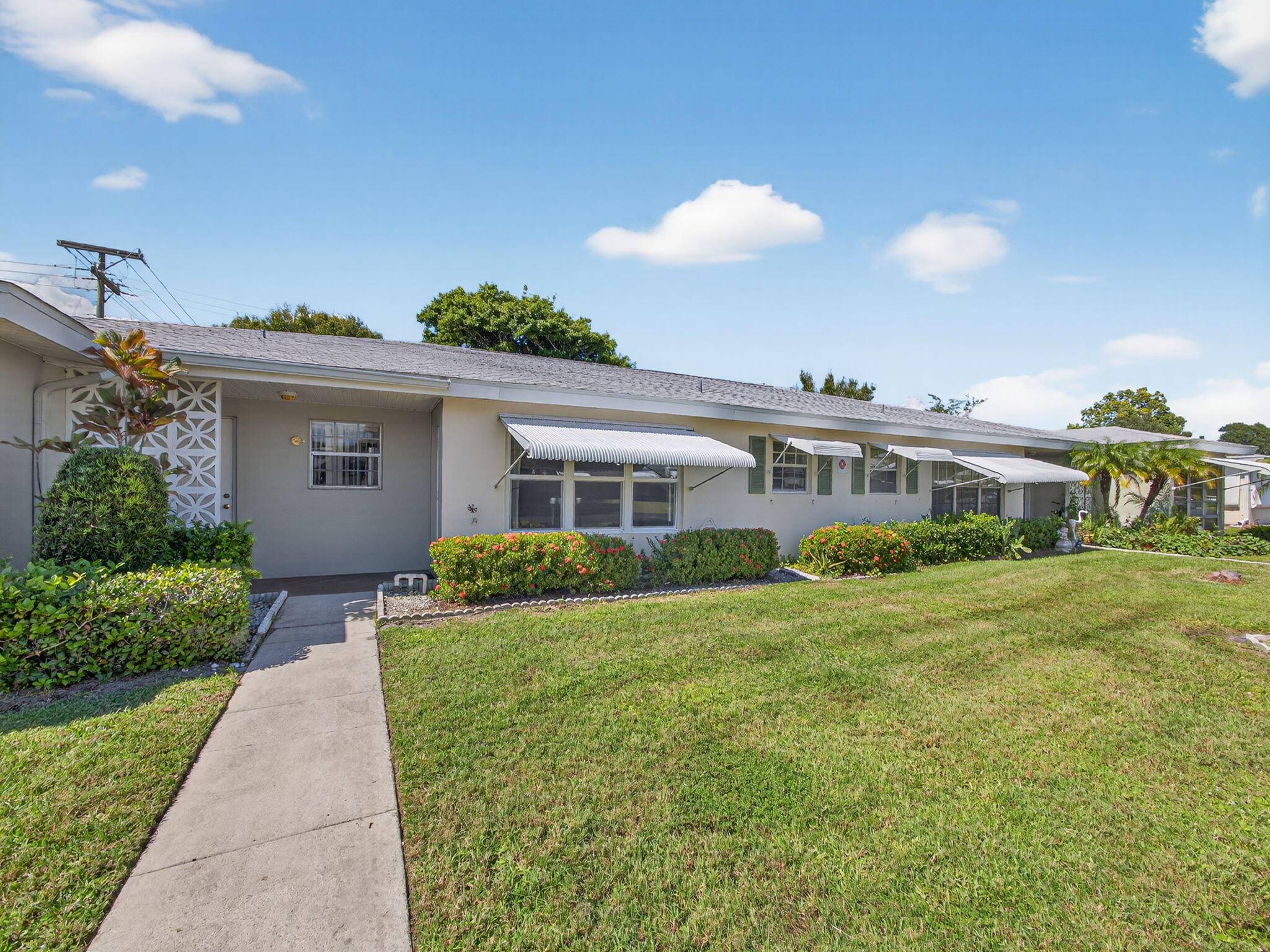 Beautifully Updated 2 Bedroom, 2 Bath Condo in High PointWelcome to this charming and well maintained condo offering 2 spacious bedrooms and 2 full bathrooms.