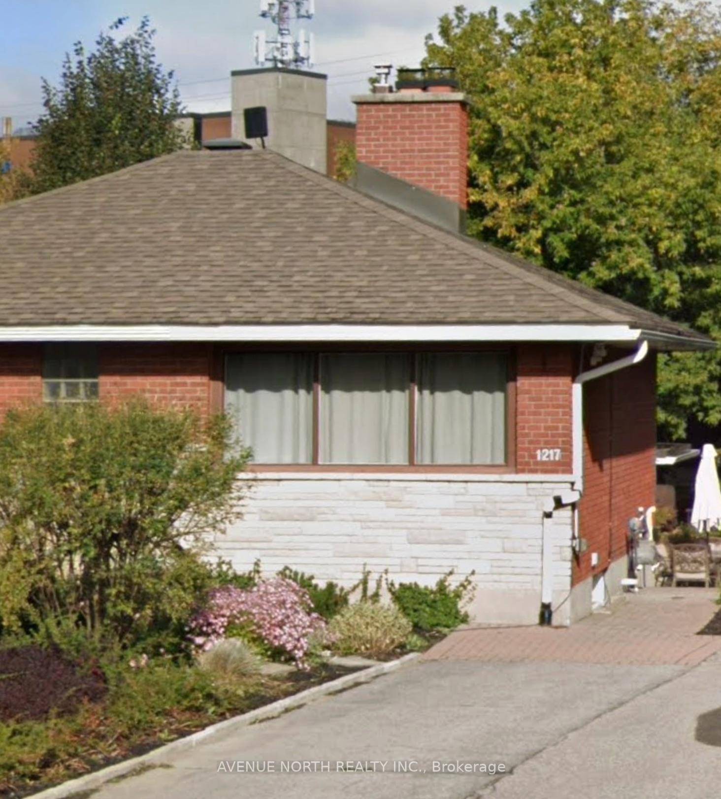 Welcome to this well maintained lower unit in a bungalow in the highly desirable Alta Vista neighbourhood.