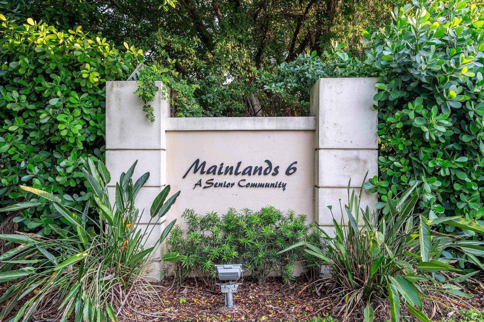 ''''MUST SEE'' This oversized open floor plan 2 bedrooms 2 bathrooms 55 community home with a bonus room that could be used as an office or an in law's suite.