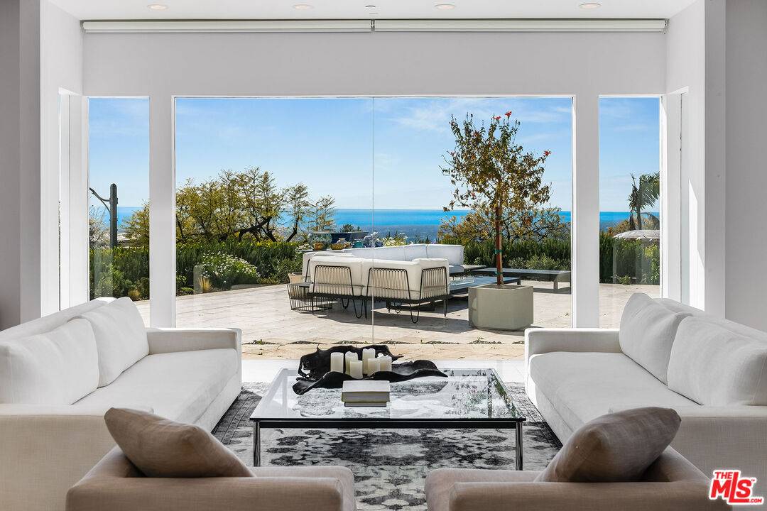580 Chalette Dr 5BR Beverly Hills Post Office | B.H.P.O. La