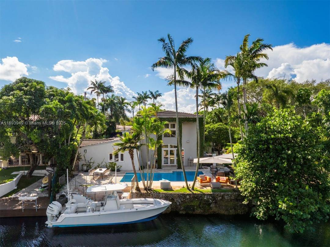 Discover contemporary elegance in this stunning 5, 681 SF waterfront residence on the coveted Coral Gables Waterway.