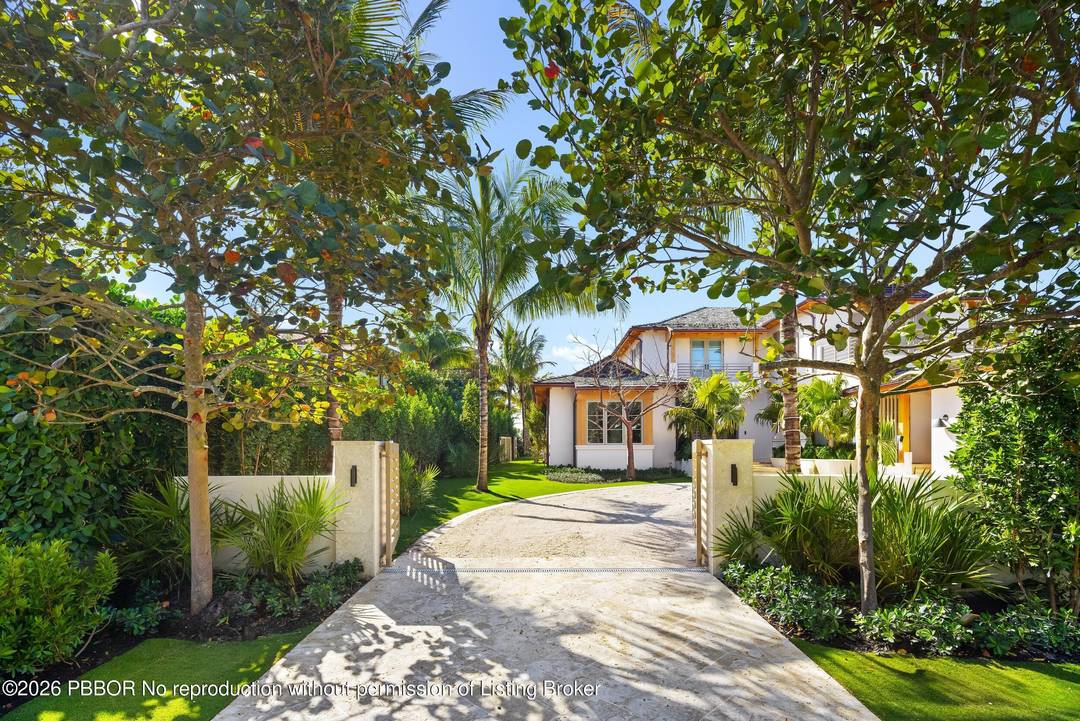 Brand new construction on North Lake Way built by Wildes Builders and LaBerge and Menard Architect's.