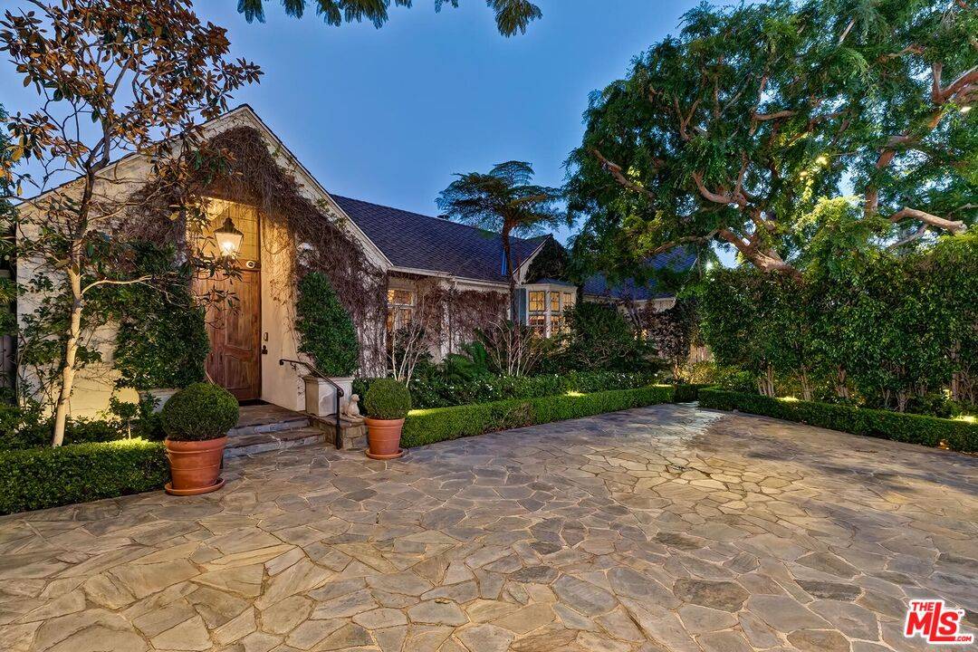 602  N Foothill Rd 3BR Beverly Hills Post Office | B.H.P.O. La