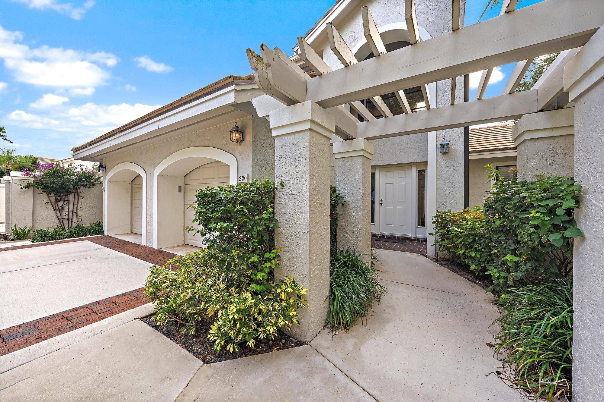 Seasonal Rental in Jonathan's Landing, Jupiter, FL Stunning Panoramic Water Views !