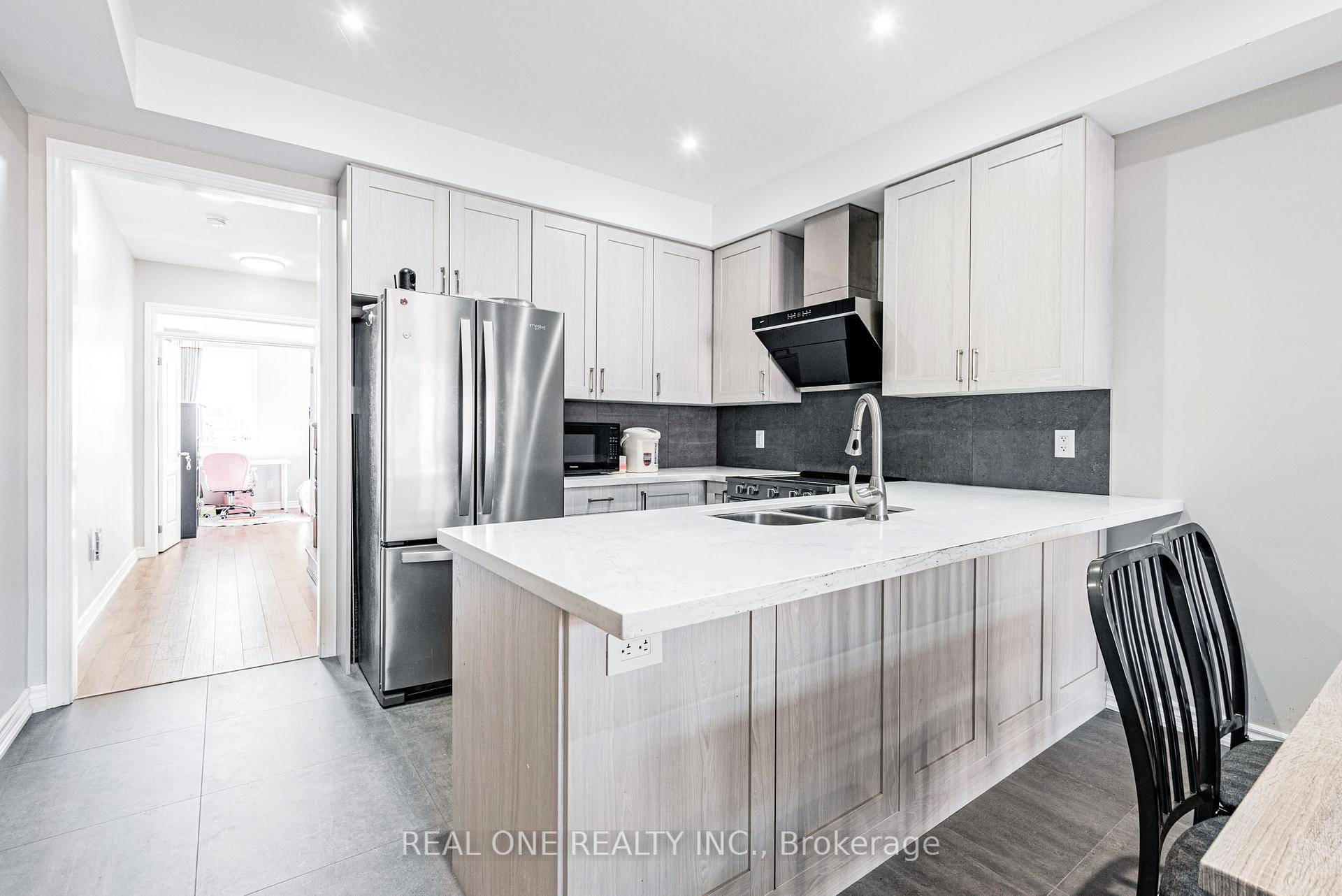 Gorgeous 1883 sqf Freehold Townhouse in sought after Berczy Community, plus about 600 sqf below grade.