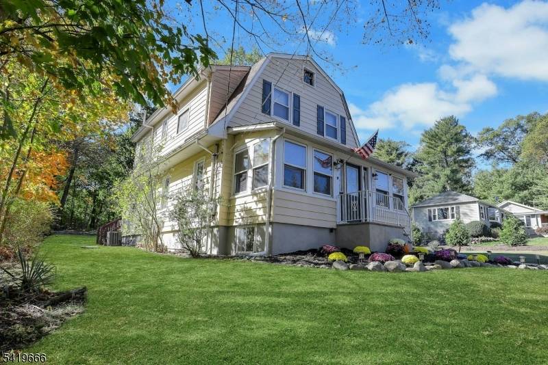 Beautifully maintained 3Br home located in the desirable town of Oakland which offers comfort, versatility and charm.