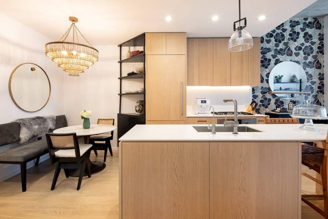 This home is in impeccable condition offering everything you need right in the heart of Dumbo.