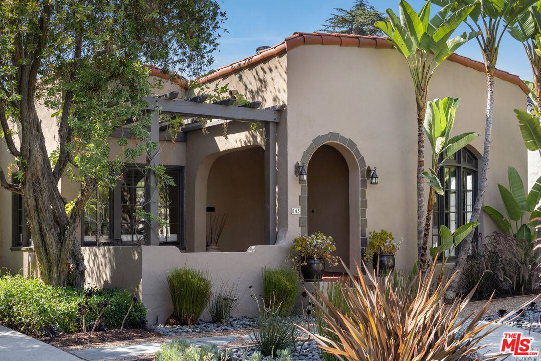 845  S Cloverdale Ave 2BR Hancock Park La