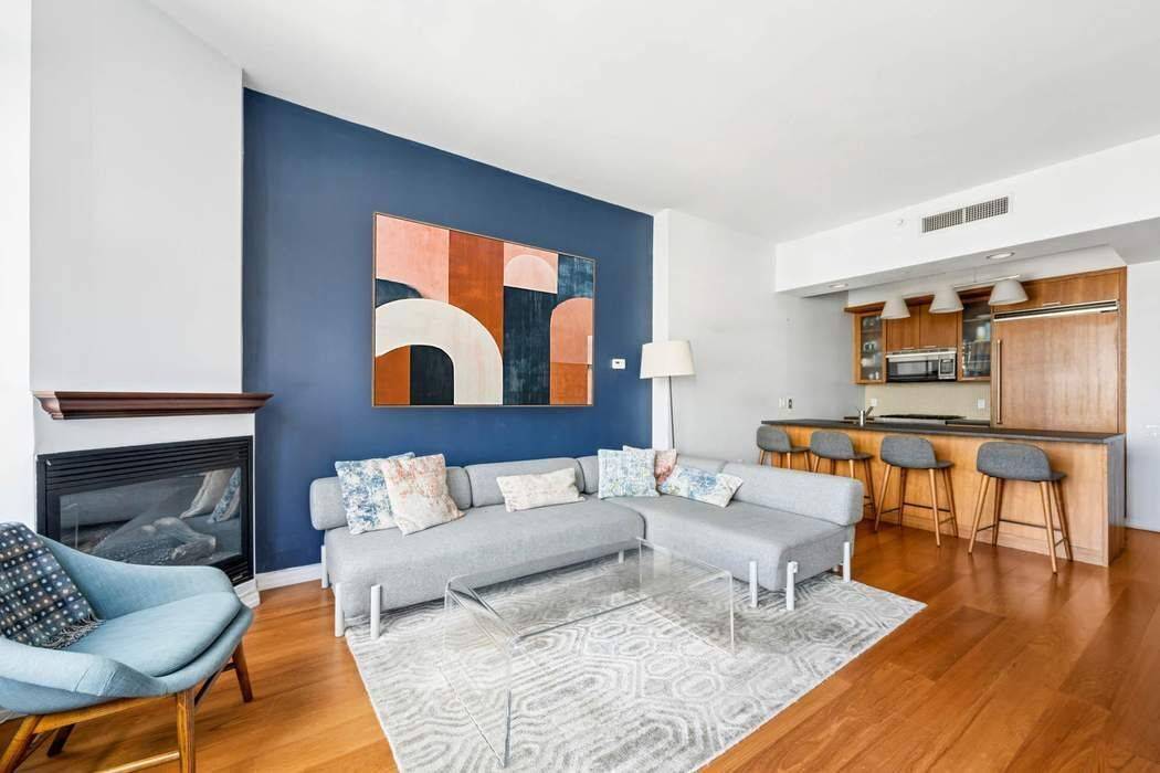 Perched on a southwest corner high above the city, this Lenox Hill condominium captures the best of elevated urban living, blending sunlight, scale, and calm within a full service setting.
