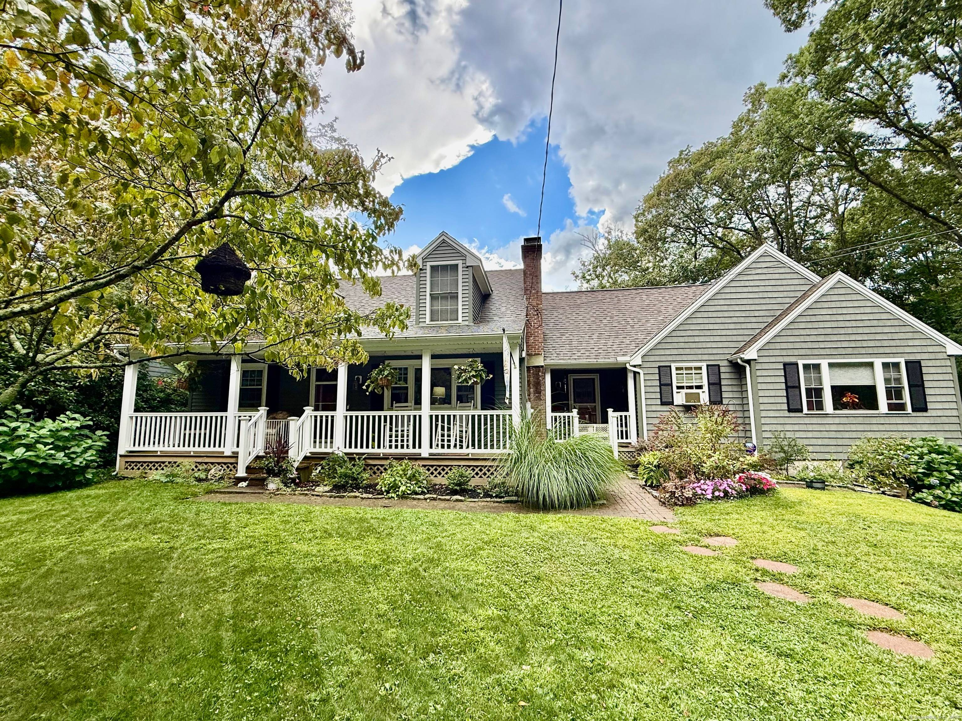 Charming Country Cape with In Law Apartment at Amston Lake !