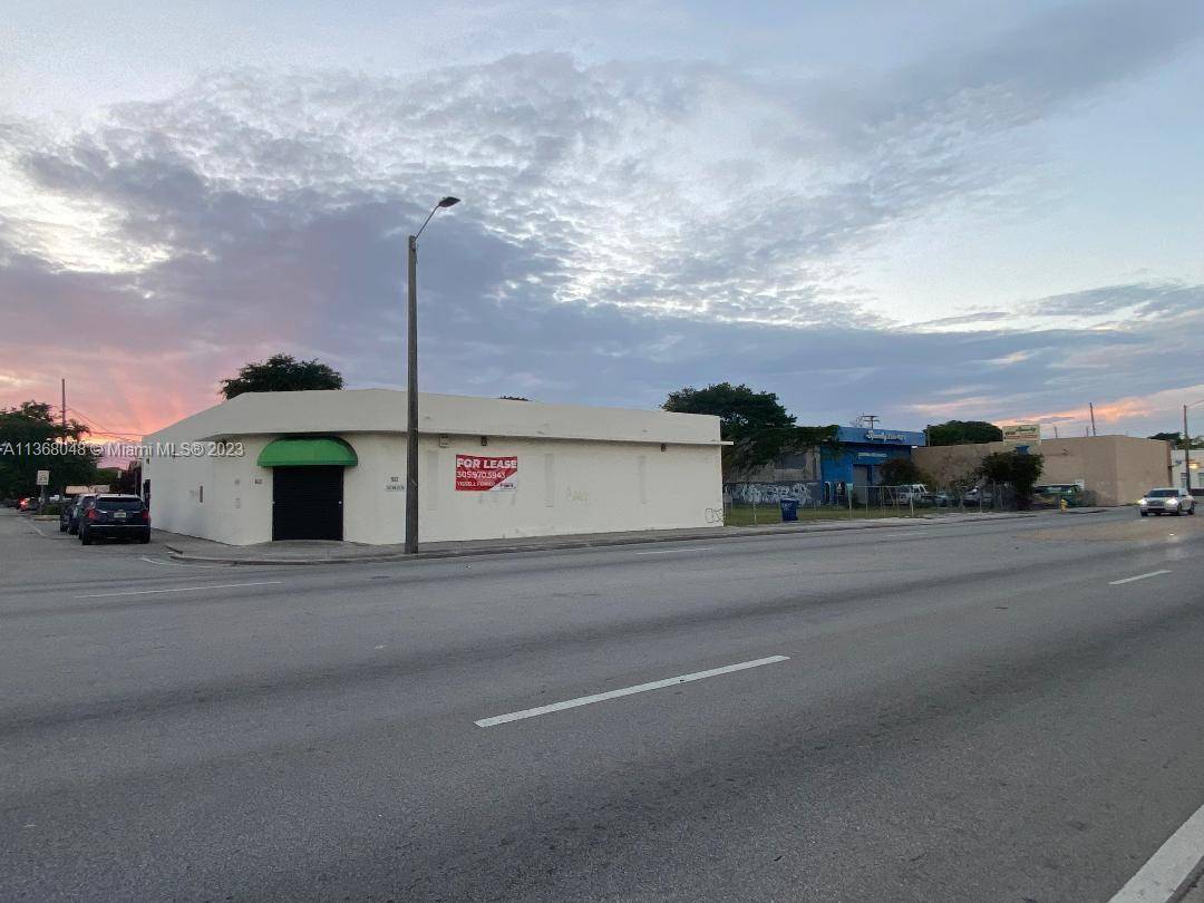 Investors this is your dream commercial site in Little Havana !