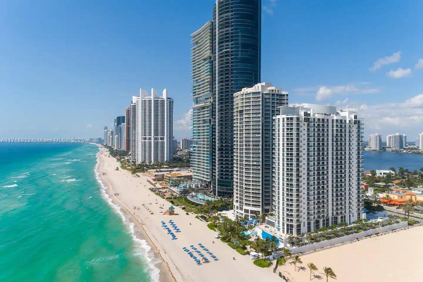 Great 1 1 unit in Marenas Condo Hotel.