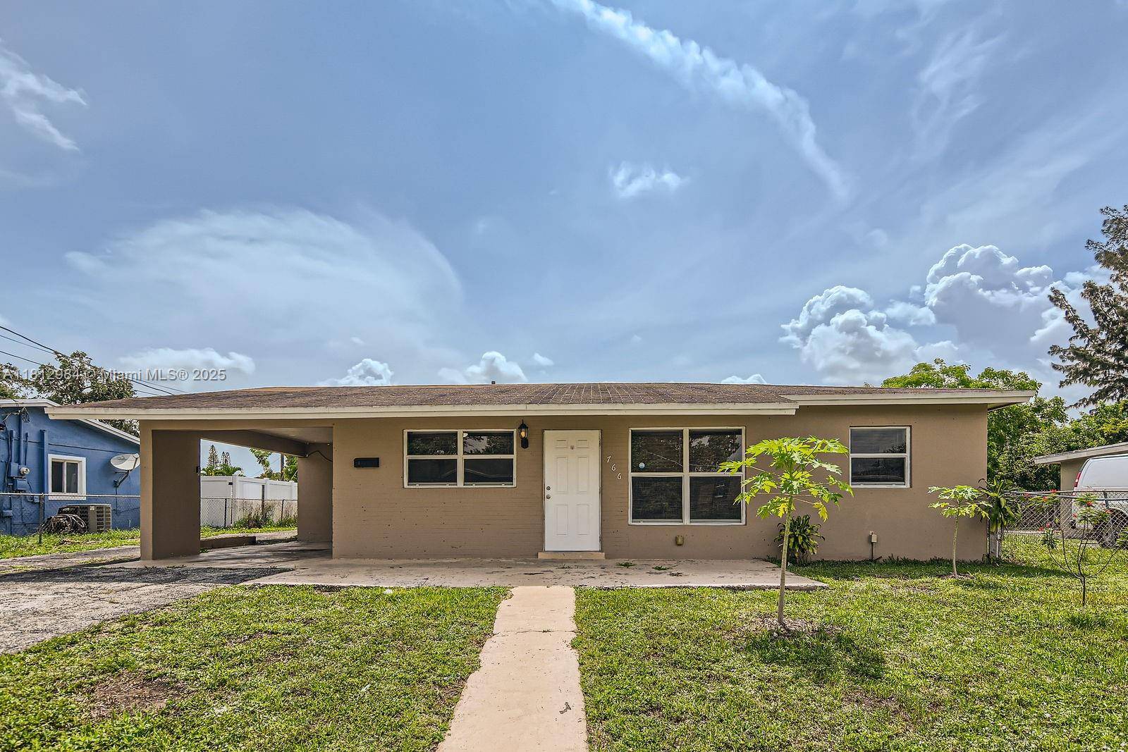 Spacious 5 Bedroom, 2 Bathroom Home with Covered Parking in Fort Lauderdale !