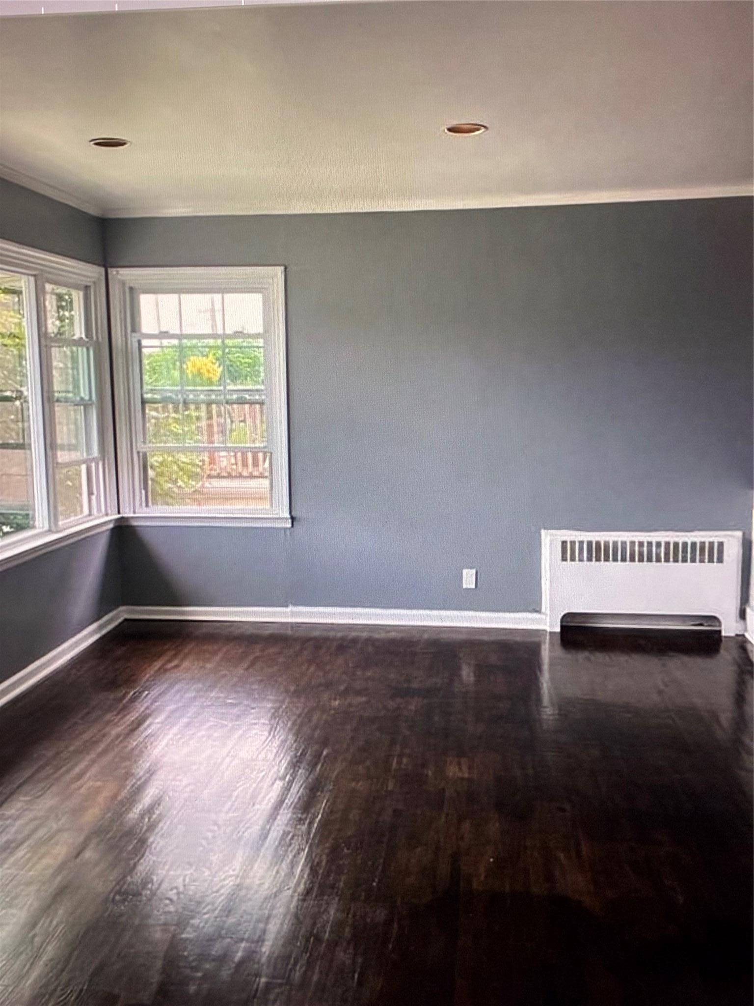 Spacious 3 bedroom, 2 full bathrooms just a few blocks away from the beach and boardwalk.