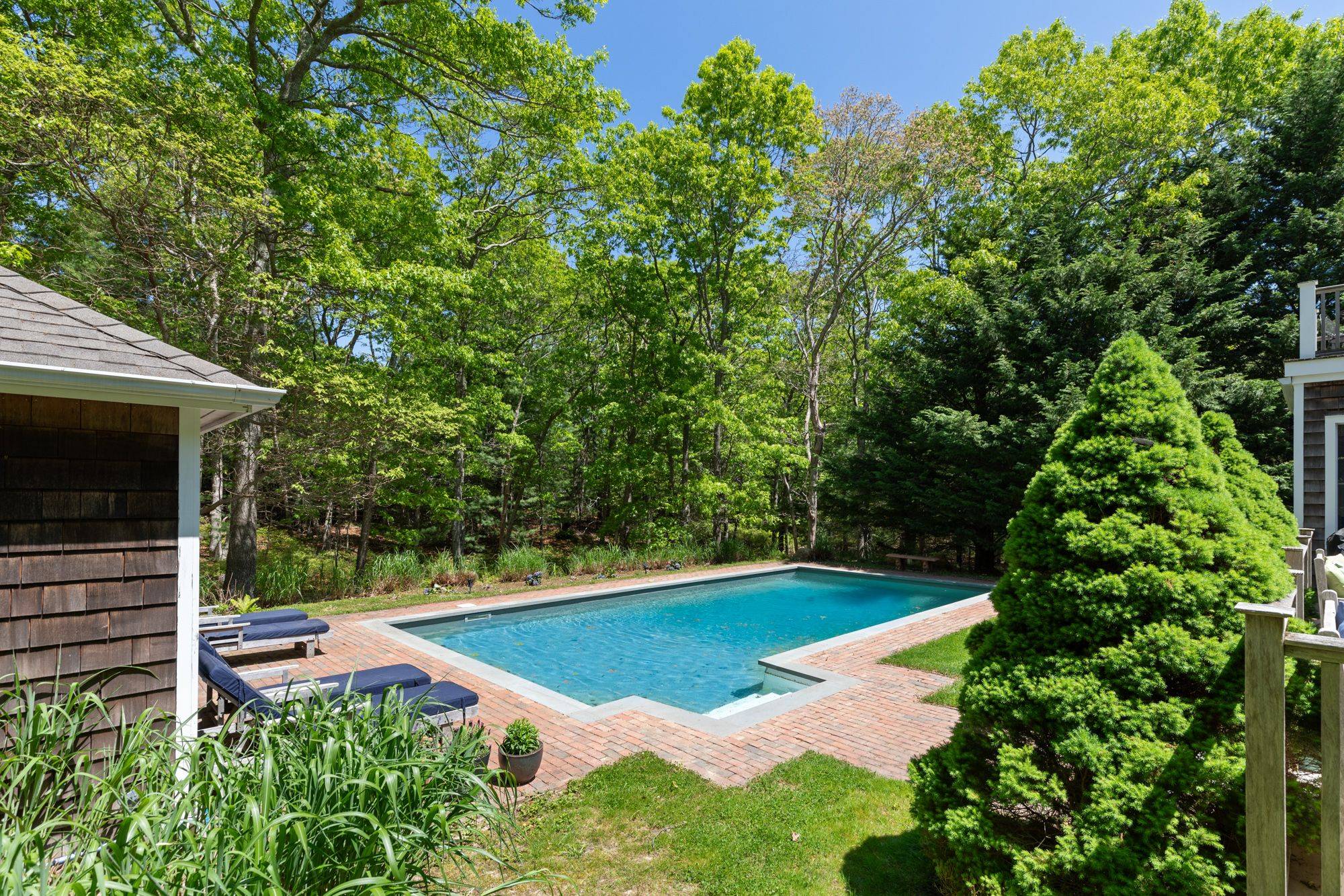 Tranquil traditional in Northwest East Hampton