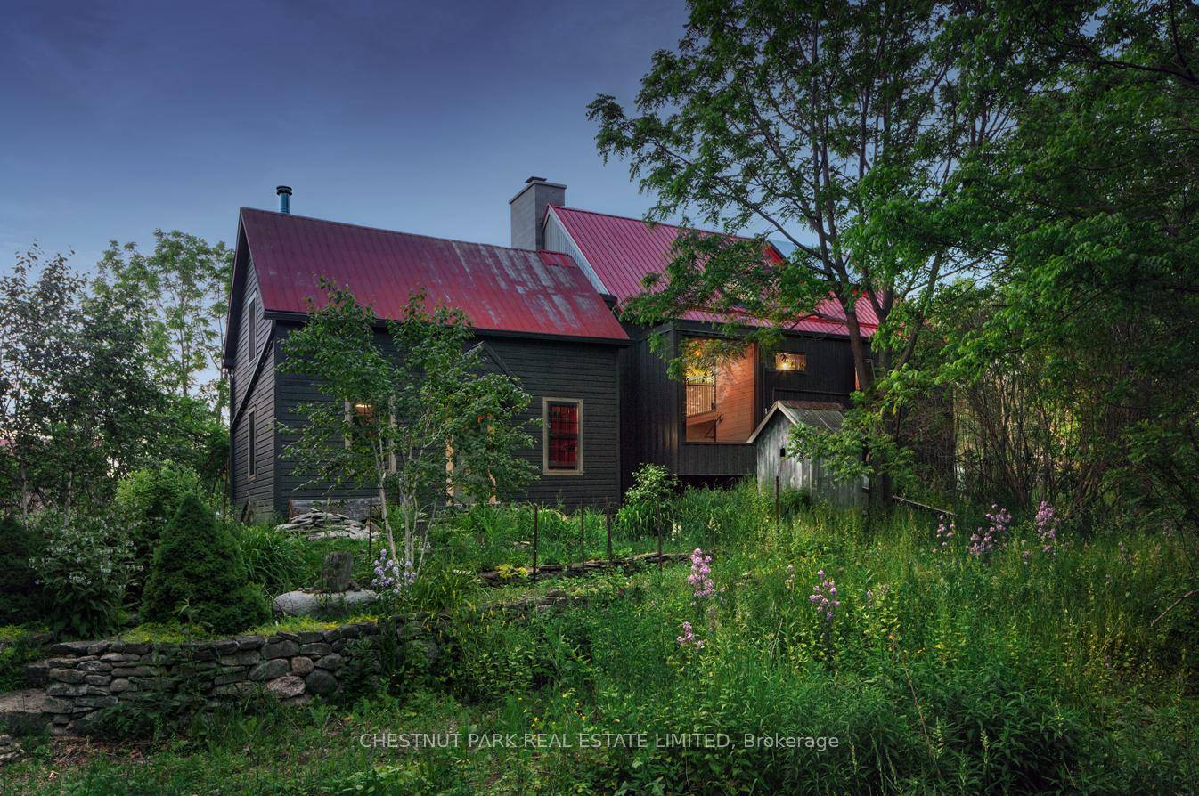 CREEK HOUSE ESTATE Without question, this is one of Prince Edward County's premier estate properties, much admired by many, and beautifully developed by its current owners.