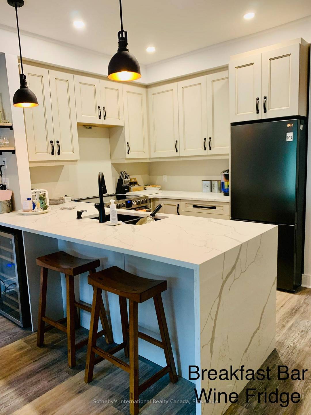 Ski season rental in sought after Lighthouse Point.