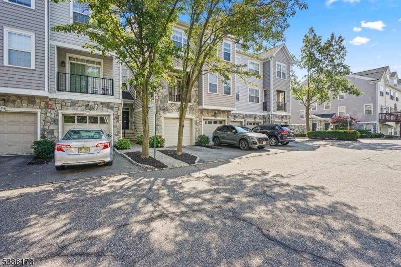 Welcome to this beautifully maintained 2 bedroom, 2.