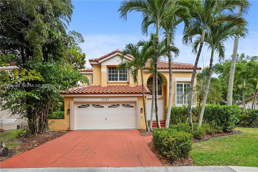 MOVE IN READY ! ! Gorgeous 2 story 4BD 3BA home in highly sought after Embassy Lakes in Cooper City featuring a brand new roof !
