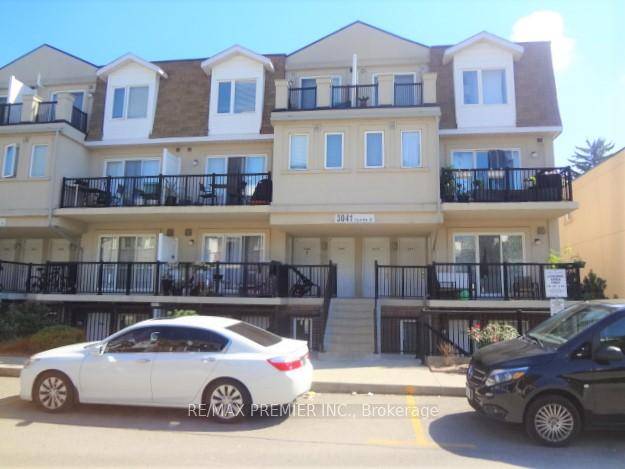 Bright amp ; Spacious Harmony Village 2 bedroom unit with rare find two parking spaces !