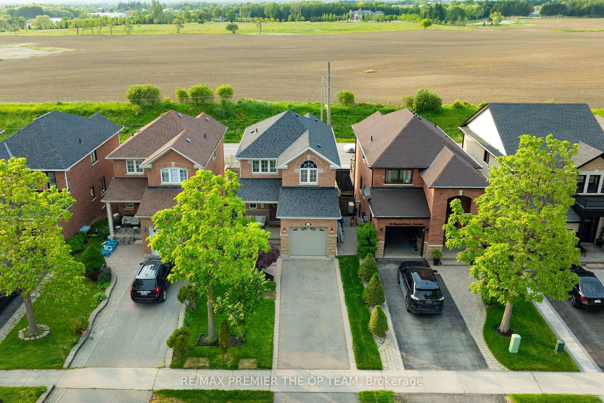 Situated in Vaughans highly sought after Maple community, this 3 1 bedroom, 3 bathroom homebuilt in 2002 offers timeless design and modern convenience in a peaceful, family friendly setting.