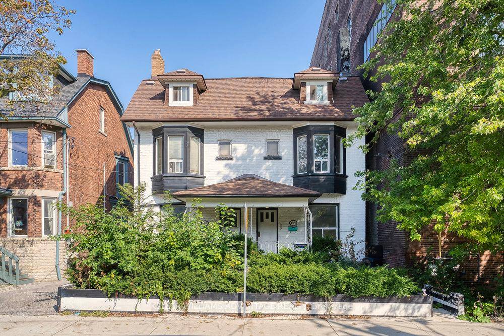Massive potential ! This versatile building on tranquil, tree lined Dovercourt Road is perfectly situated in the heart of Trinity Bellwoods, and is mere steps from the prime strip of ...