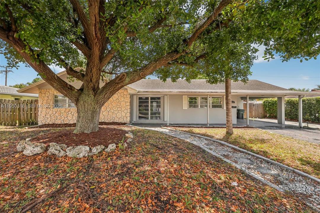 Spacious 4 bedroom, 2 bathroom home offering 2, 470 square feet of living space in the heart of Boca Raton.