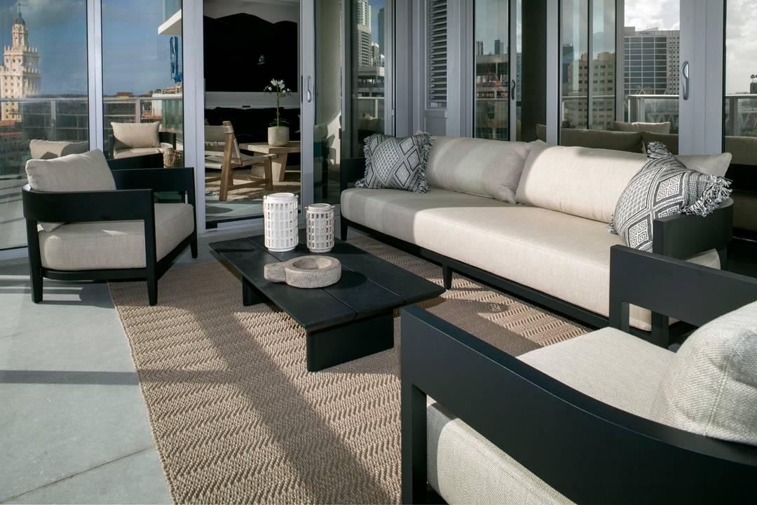 ELEVATE YOUR LIFE at one of Miami's most recognized residential destinations Paramount Miami Worldcenter.