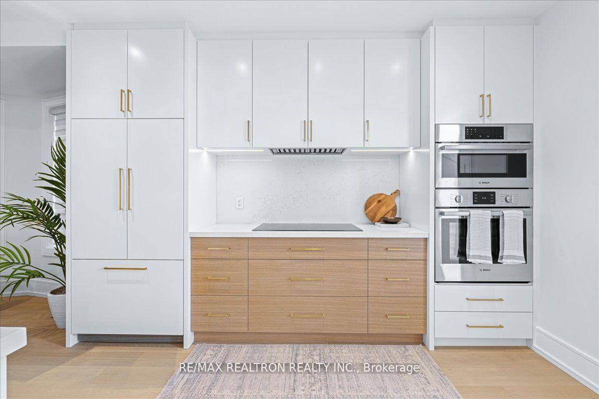 Gorgeous Fully Renovated Home in Fantastic Neighbourhood.