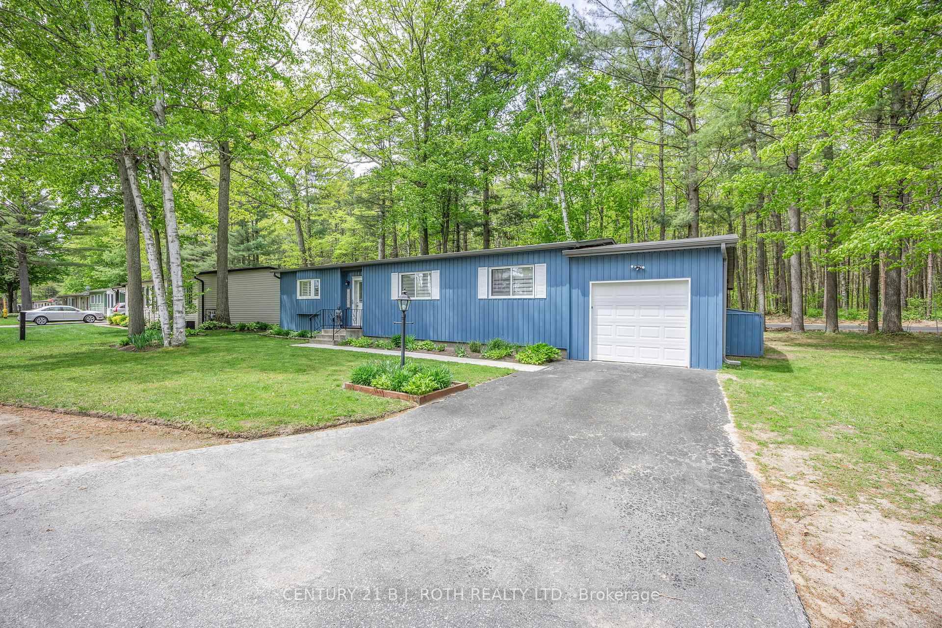 Stylishly Updated Bungalow in 55 Parkbridge Community Wasaga Beach Welcome to 10 Allen Dr N in Hometown, a sought after 55 Parkbridge land lease community just minutes from the beach.