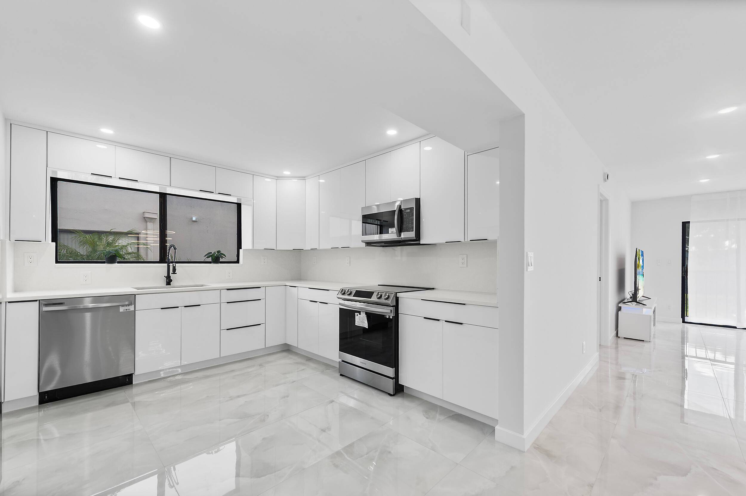 Gorgeous and fully remodeled 2 bedroom, 2 bath condo with den office or optional 3rd bedroom in the desirable 55 Lakes of Delray community, Pembridge E section.