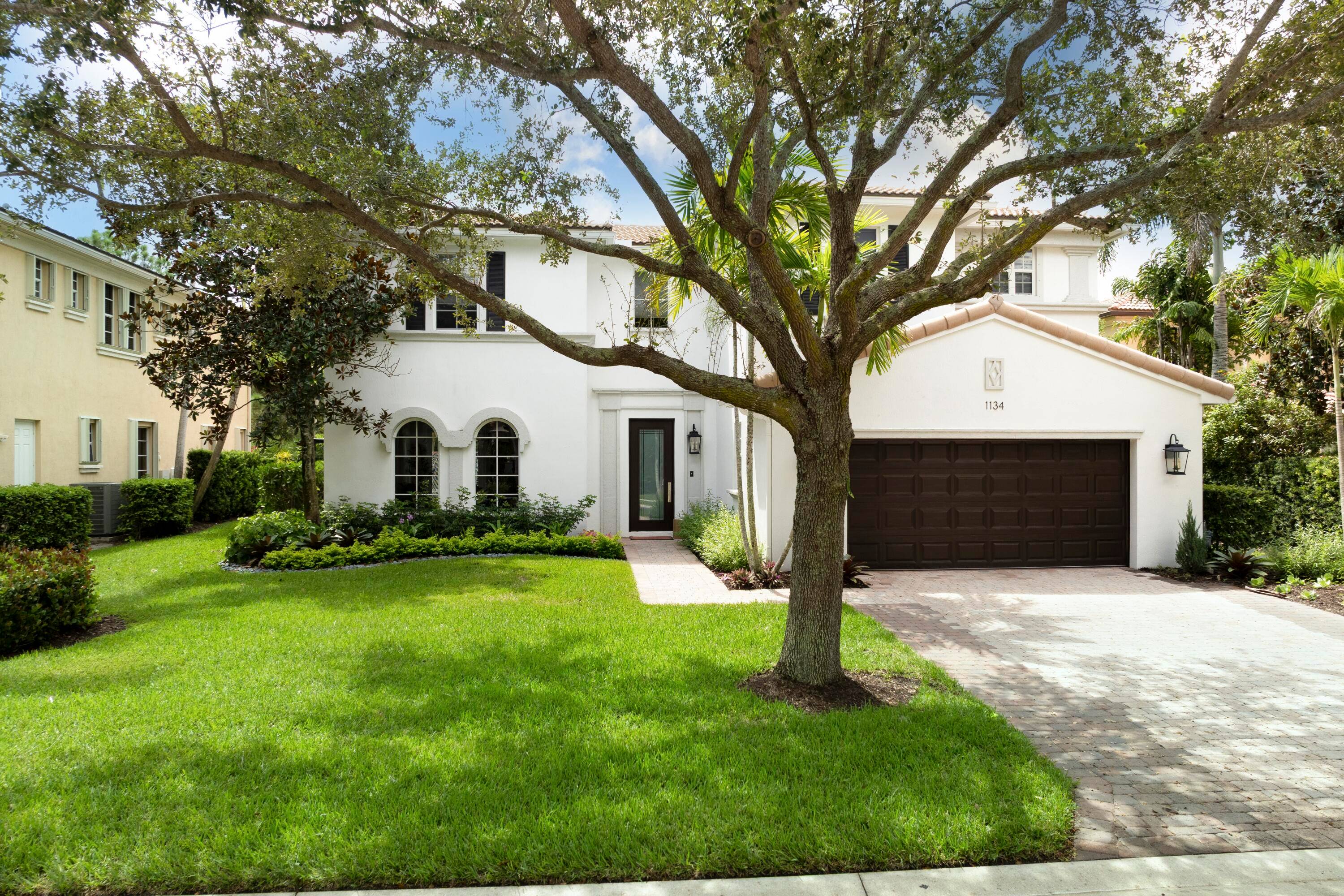 Stunning 4BD 3. 5BA Stonehaven model in the exclusive gated Evergrene community.