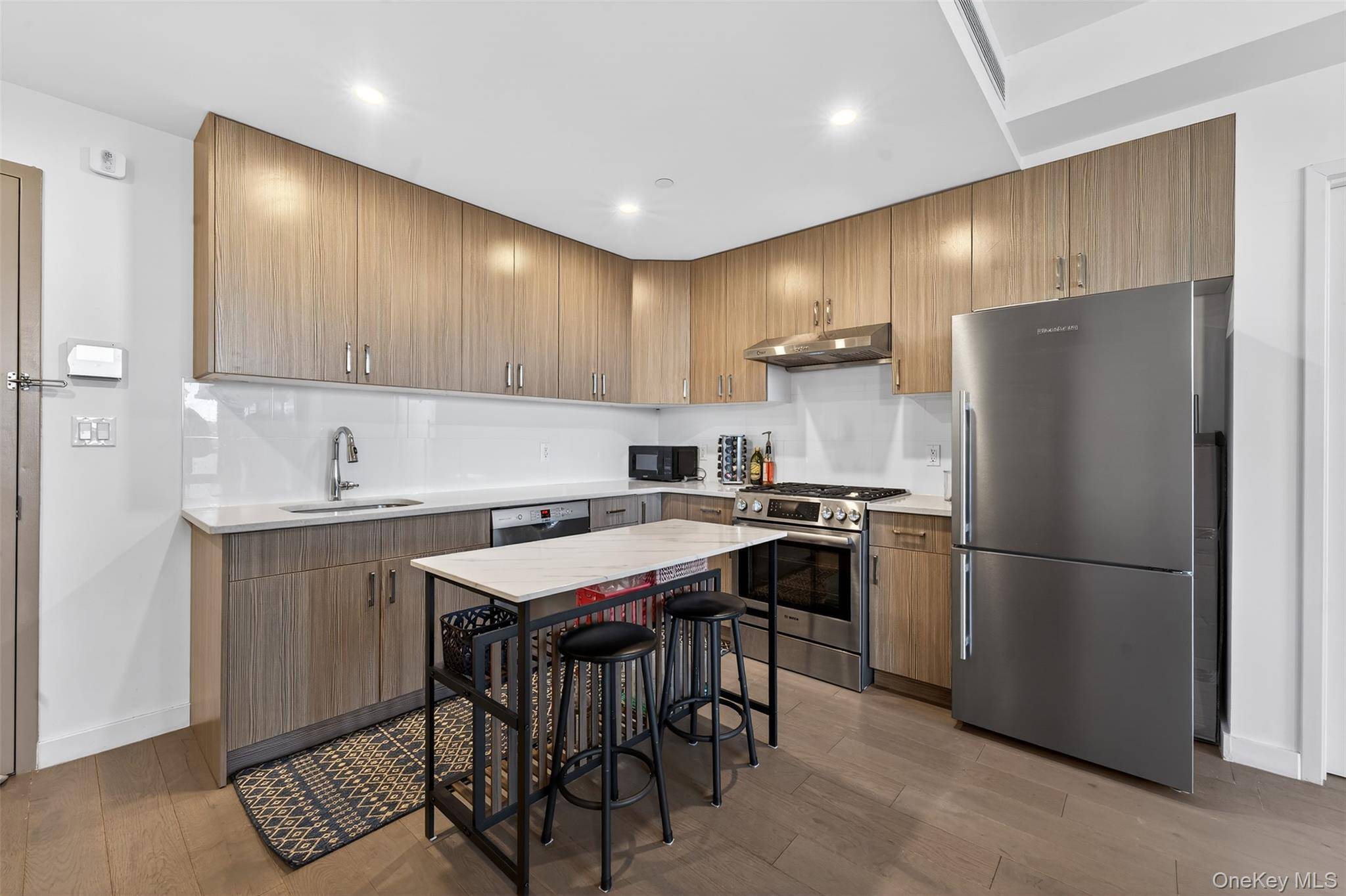 JUST LISTED ! MOVE IN READY 2 BEDROOM, 2 FULL BATH CONDO IN QUEENS NY 11373 !