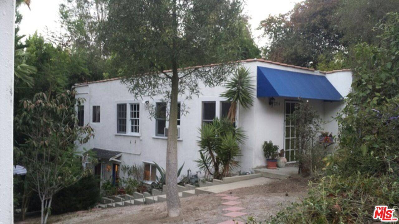 3754   Fredonia Dr 3BR Hollywood Hills East La