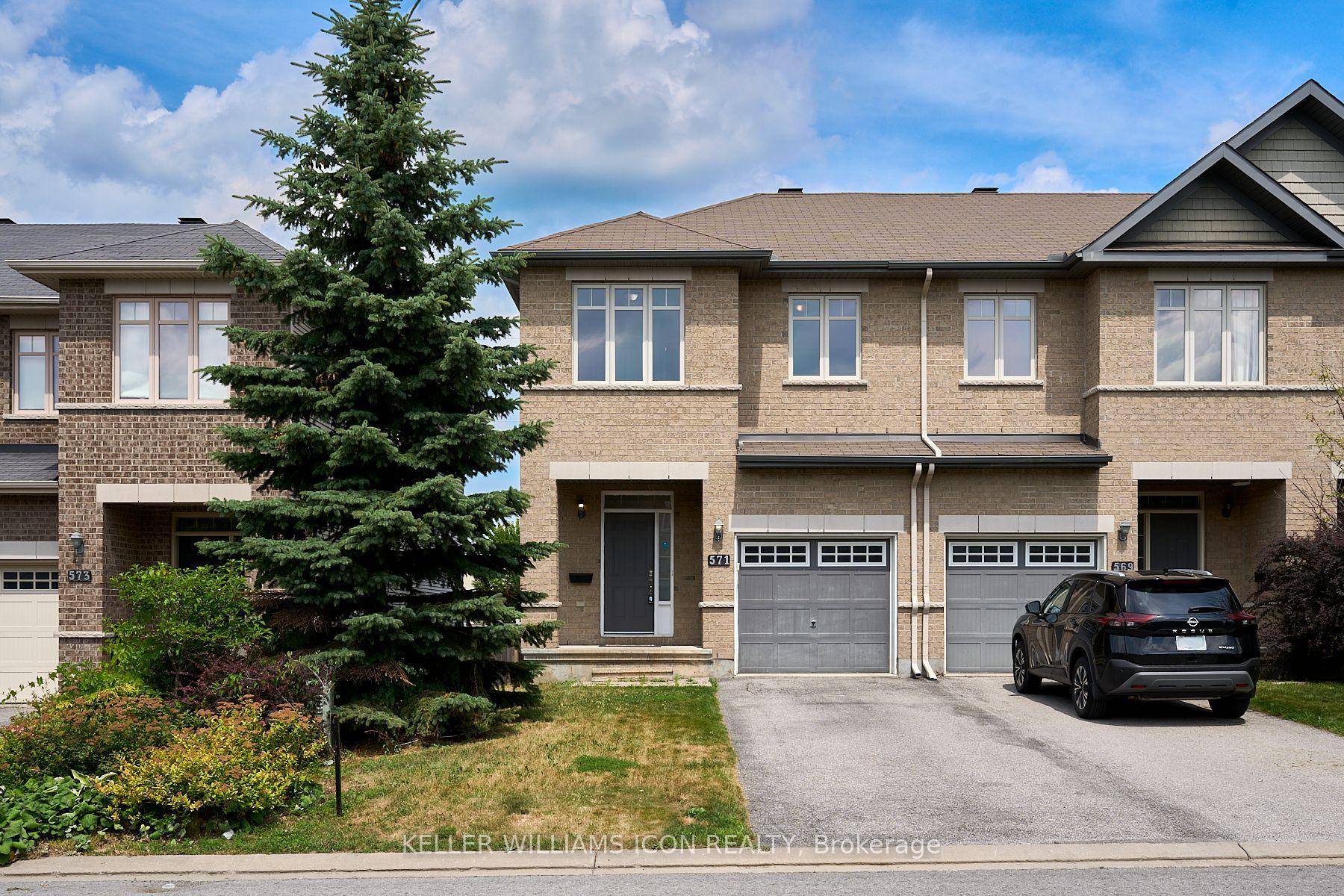 Beautiful End Unit stylish townhome in Kanata Estates, Richcraft Highland w NO REAR NEIGHBOURS.