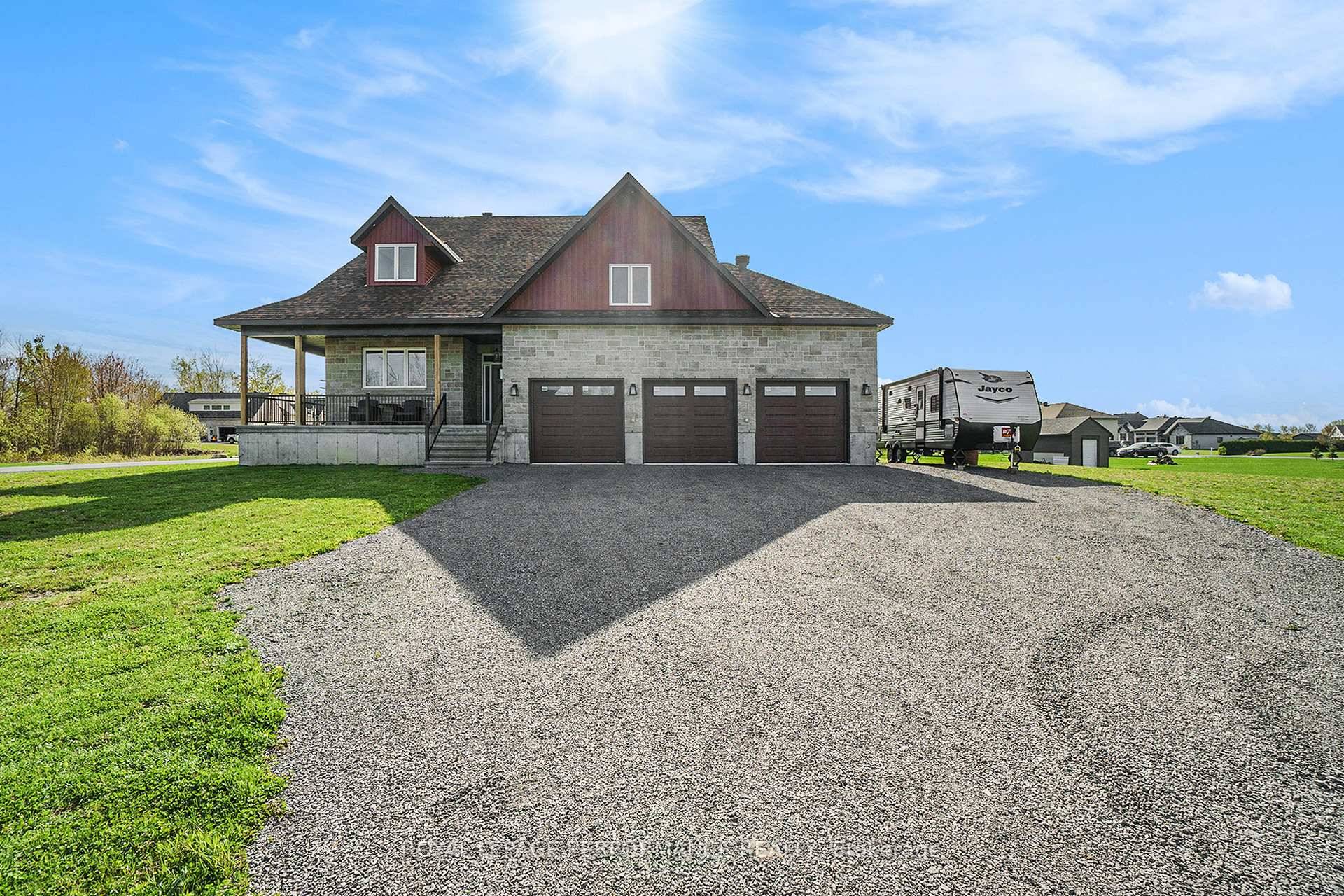 Welcome to this stunning 2, 718 sq.
