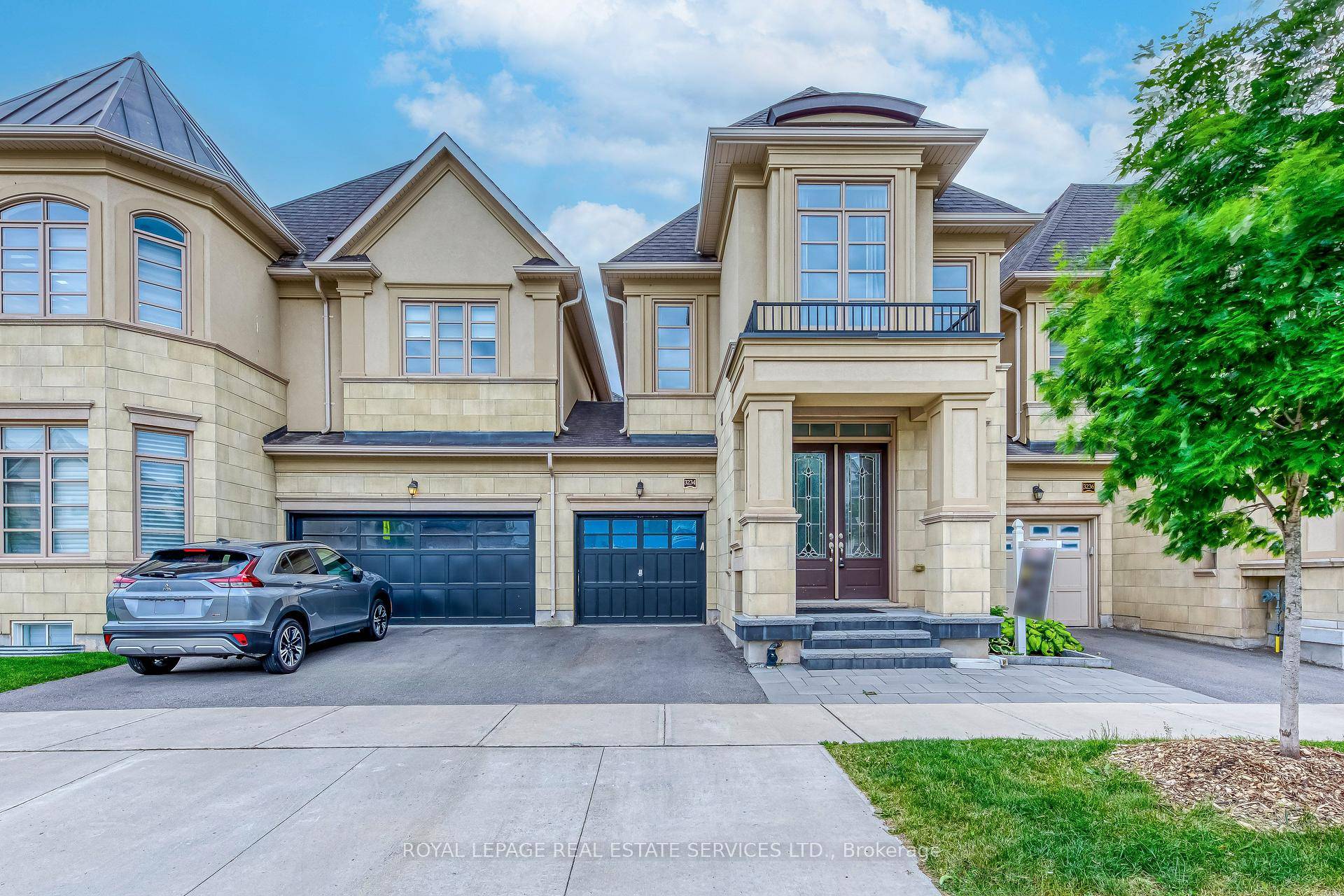 Welcome to this impeccably maintained executive townhome Only linked by garage, ideally situated in the prestigious Glenorchy community of Oakville.
