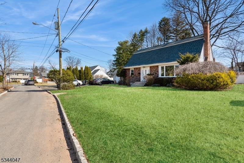Charming 4 Bedroom 2 bath Cape Cod.