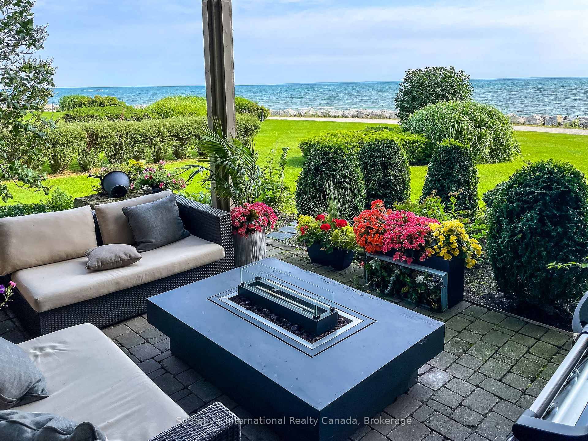 EXECUTIVE SUMMER RENTAL at highly desirable Lighthouse Point.