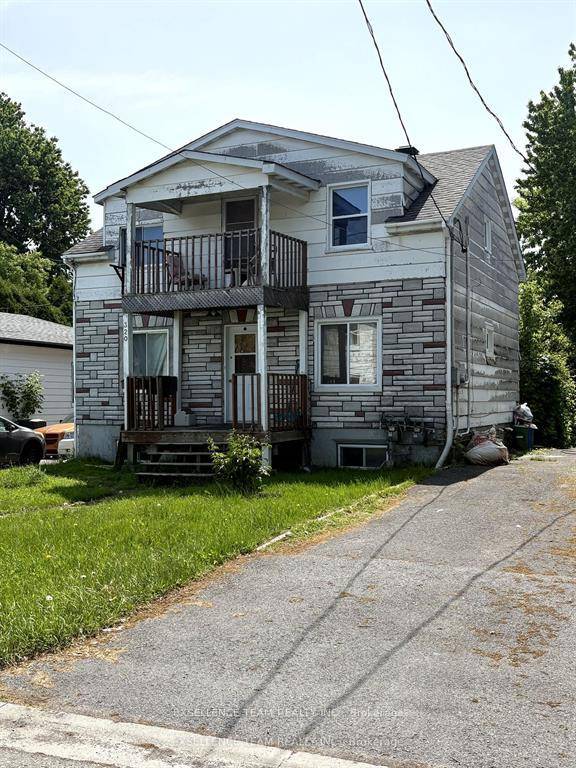 This downtown duplex presents is a great opportunity for investors or Owner occupied who is looking to build equity and generate strong rental income.