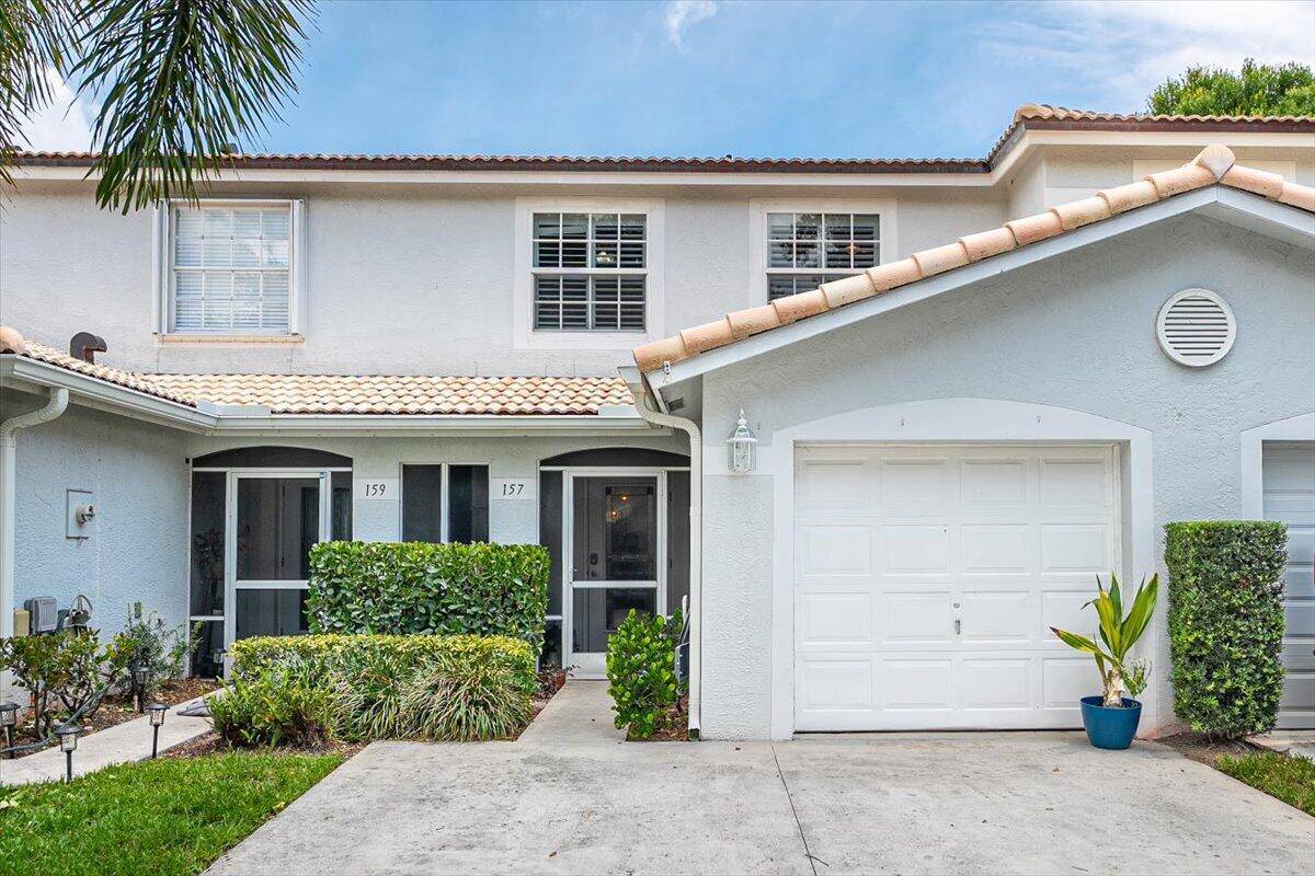 Beautifully updated townhome centrally located in Jupiter !