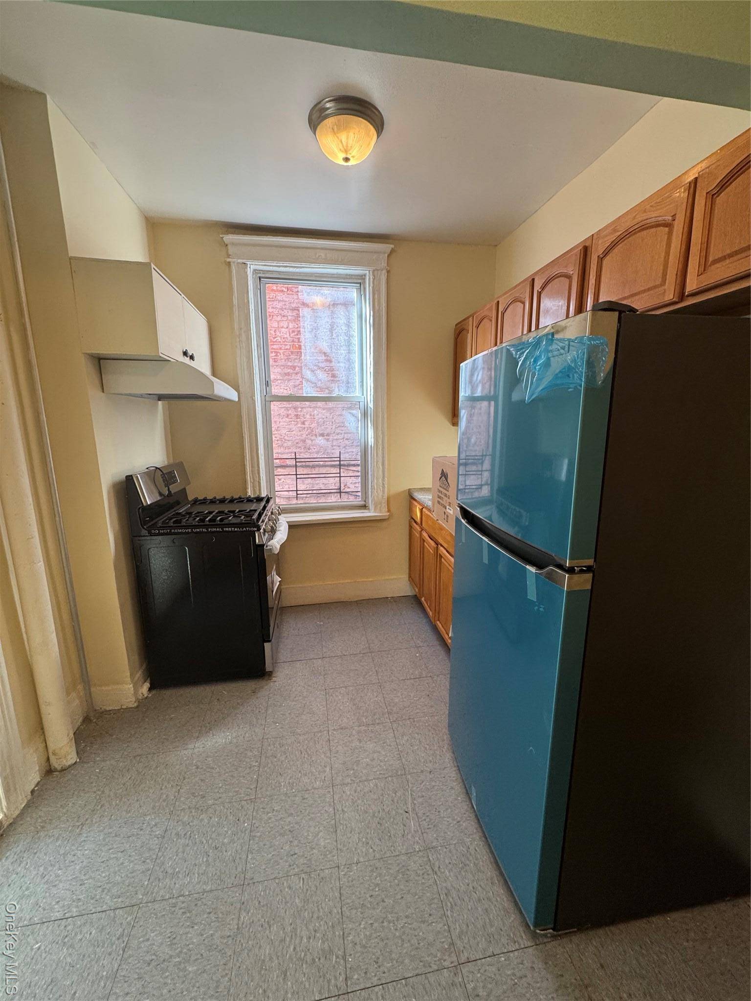 This is a cozy 4 bedroom 1 bathroom apartment, located in a well populated area.