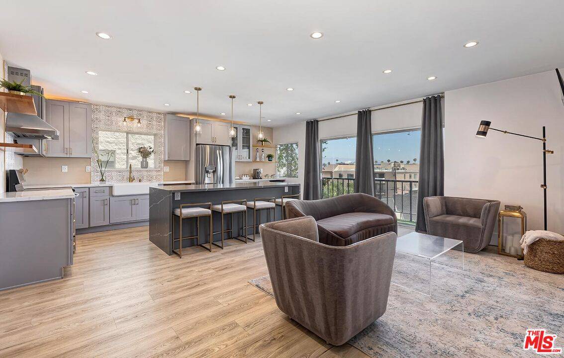 1115  S Elm Dr 2BR Beverlywood La