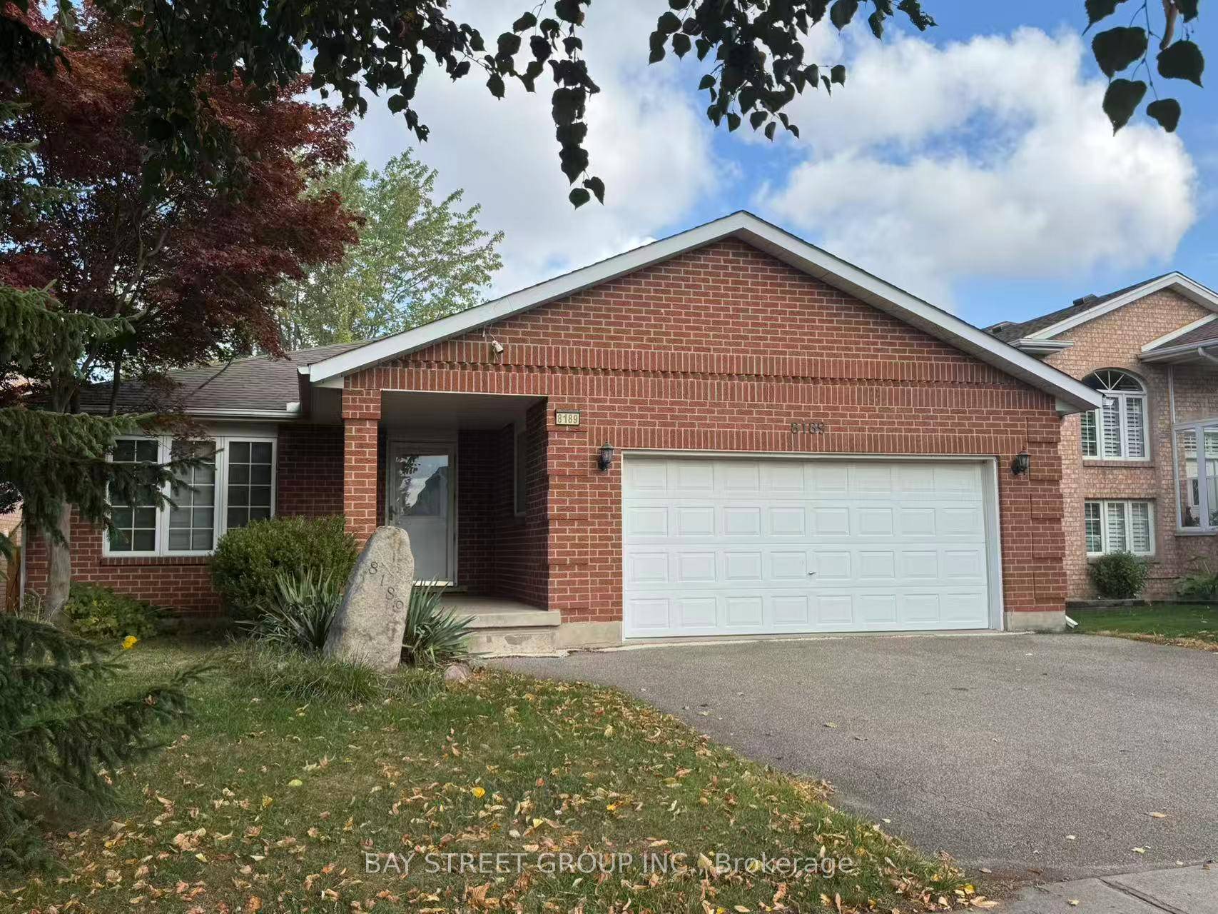 Beautiful bungalow in a great location and very quiet neighbourhood, featuring three bedrooms and one bathroom on the main floor, plus a spacious basement with a large great room, additional ...