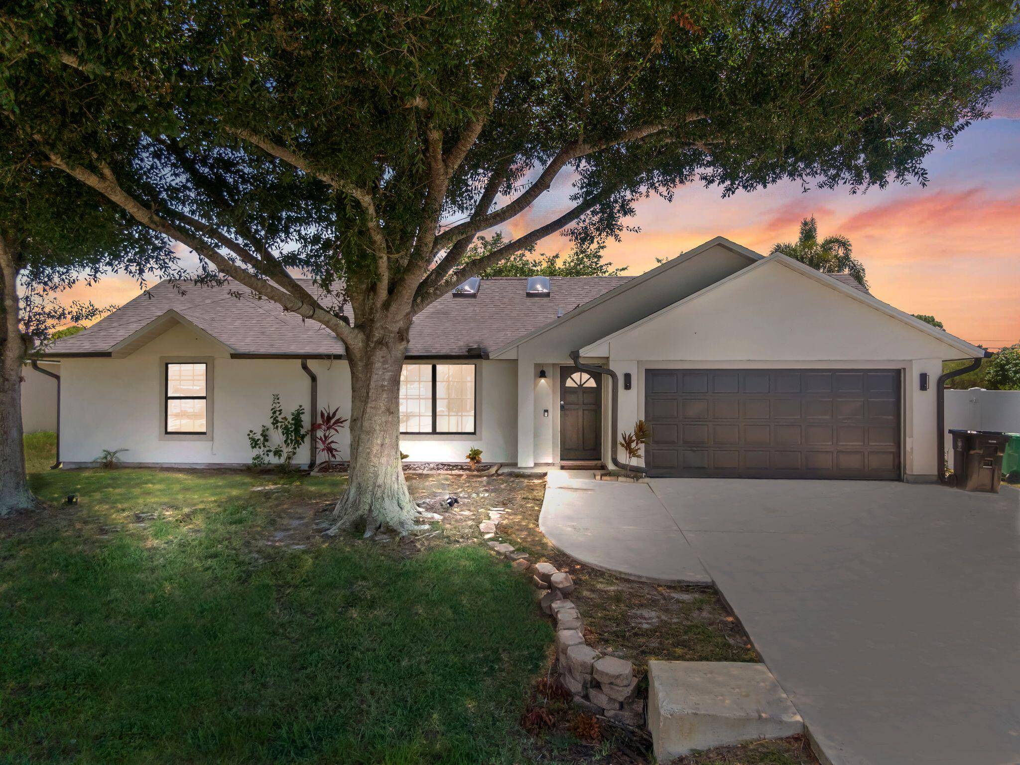 Model Perfect 3 bedroom home with a den which could be a 4th bedroom NO HOA.