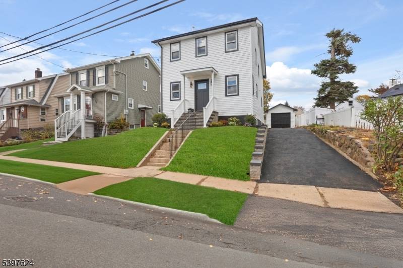 Welcome to 68 Bell in Bloomfield !