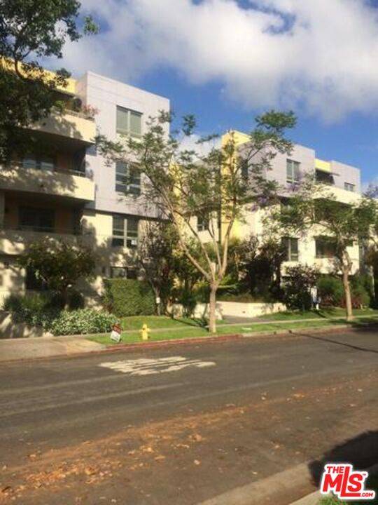 1517 S Bentley Ave 3BR La