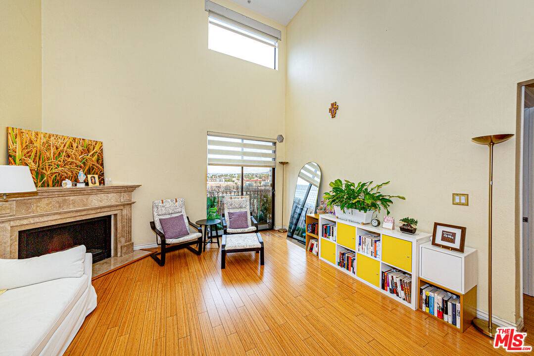 625  S Berendo St 2BR Hancock Park La